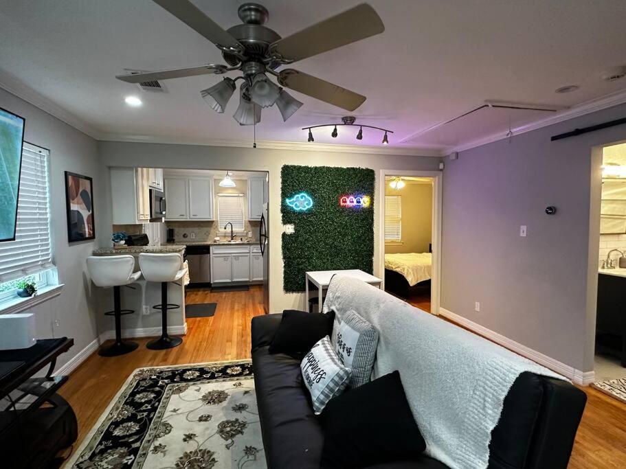 شقة Townhouse Near Midtown هيوستن المظهر الخارجي الصورة