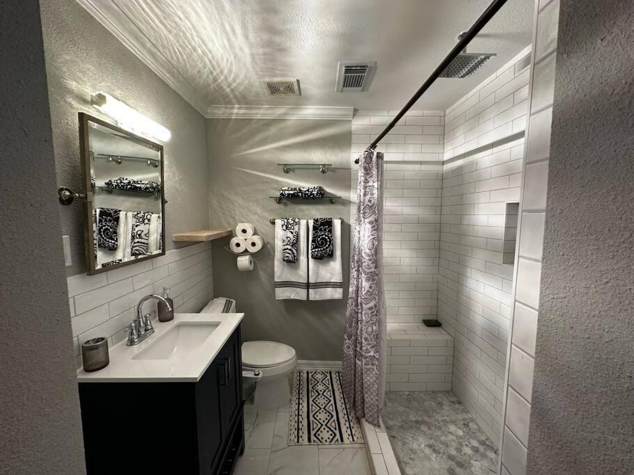 شقة Townhouse Near Midtown هيوستن المظهر الخارجي الصورة