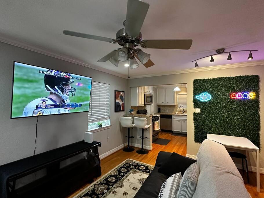 شقة Townhouse Near Midtown هيوستن المظهر الخارجي الصورة